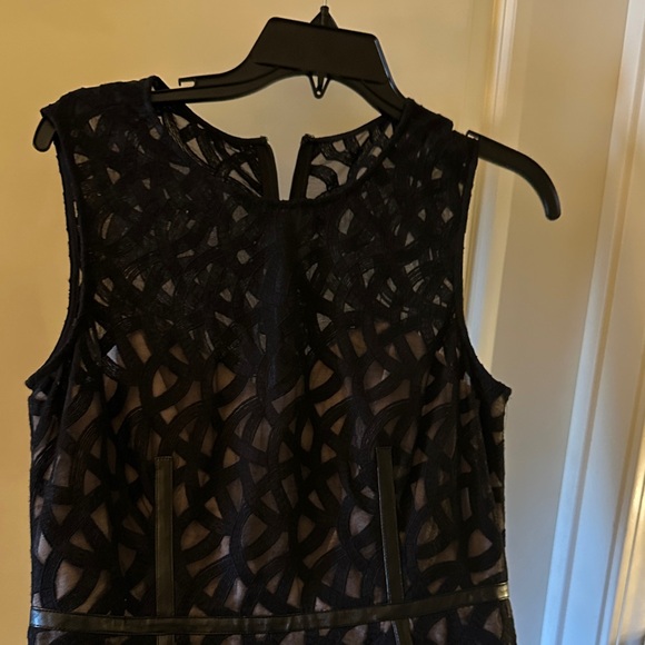 Elegant Black and Cream Lace Dress - Picture 1 of 4